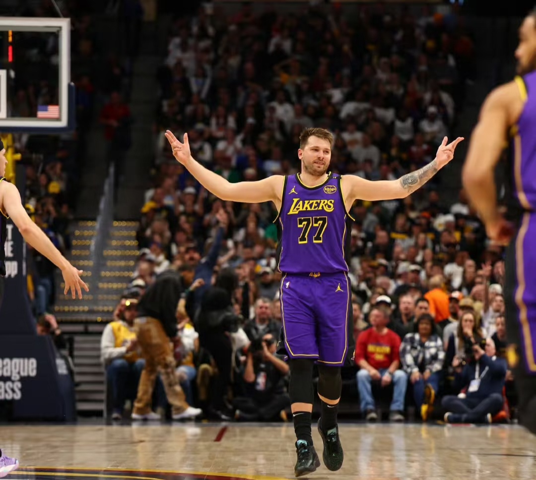 包含立陶宛男篮绝地反击湖人，布拉德利送出助攻的词条