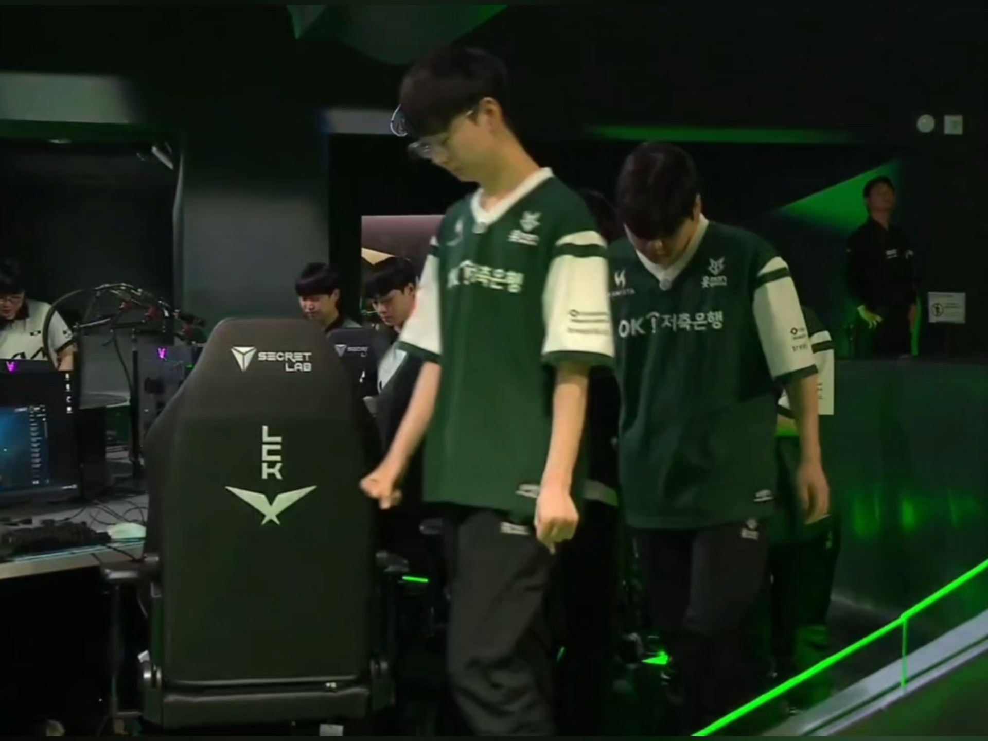 LOL英雄联盟投注-包含G2完胜JDG，Hanssama完成帽子戏法的词条