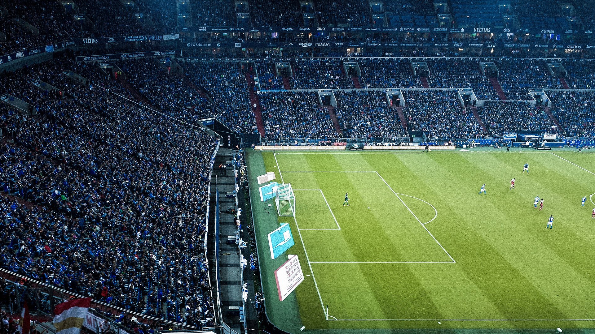 姆巴佩生涯之夜点亮巴黎，波兰硬仗取胜皇家社会书写欧冠新章